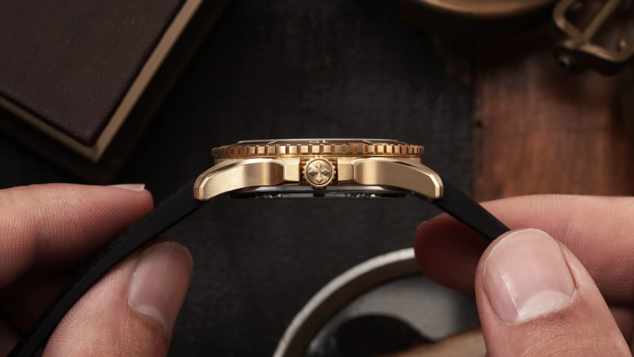 lateral nereide bronzo with tropic strap black