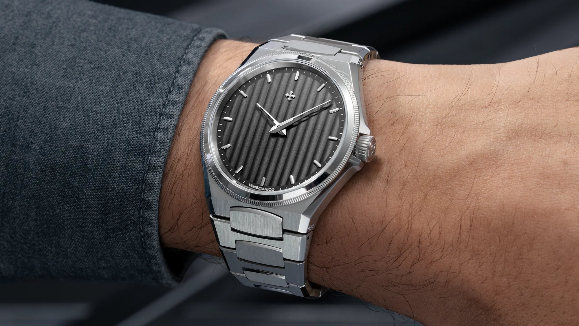 arsenale grey dial with canova concept bracelet worn on wrist